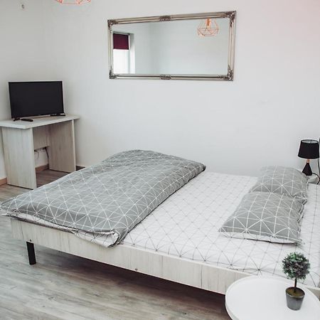 Мотель Casa Ryana Self Check-In Джилэу Экстерьер фото