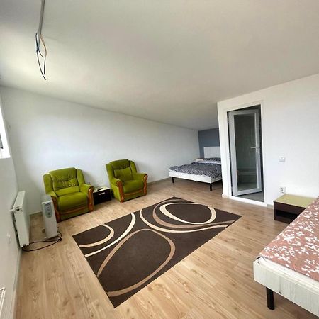 Мотель Casa Ryana Self Check-In Джилэу Экстерьер фото