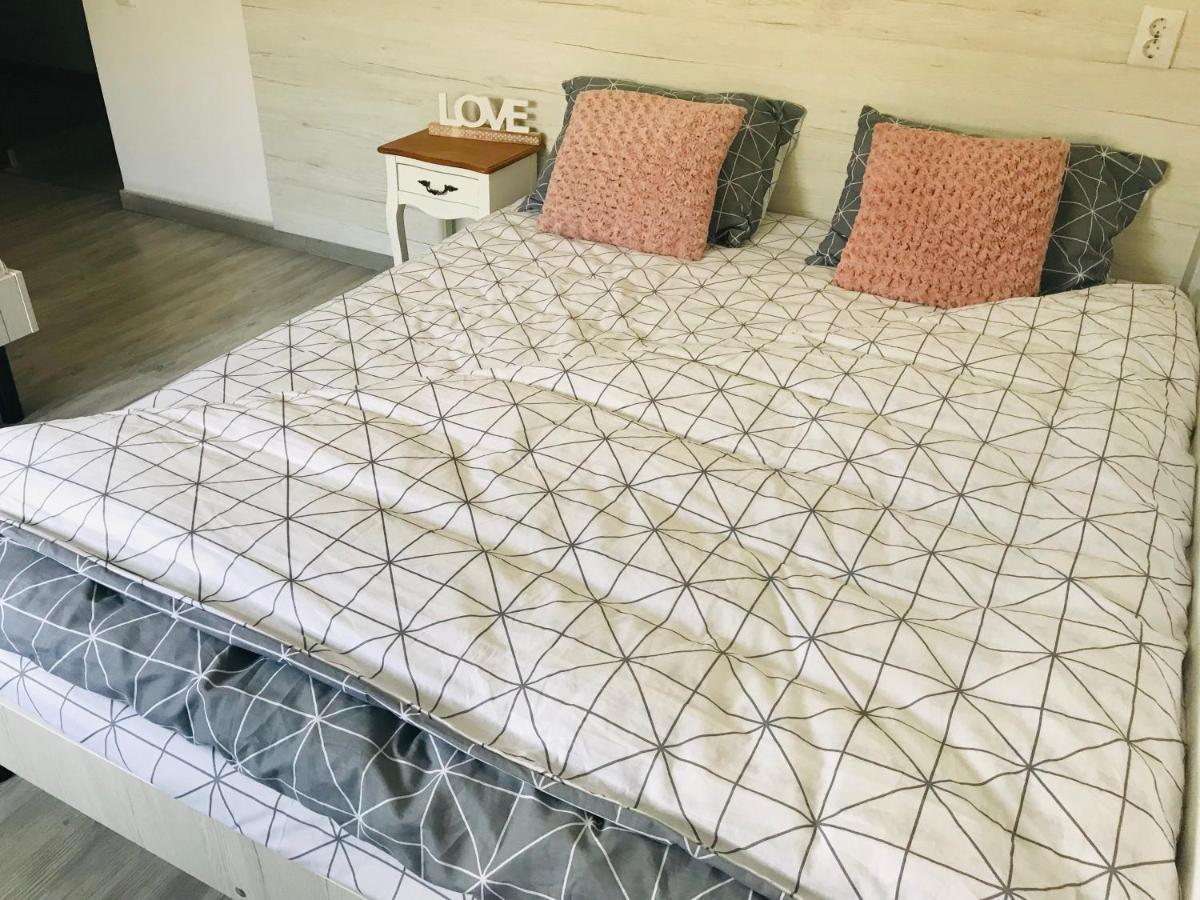 Мотель Casa Ryana Self Check-In Джилэу Экстерьер фото