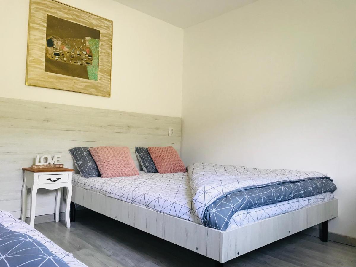 Мотель Casa Ryana Self Check-In Джилэу Экстерьер фото