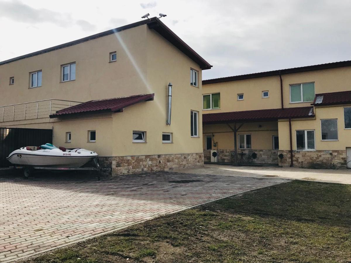 Мотель Casa Ryana Self Check-In Джилэу Экстерьер фото