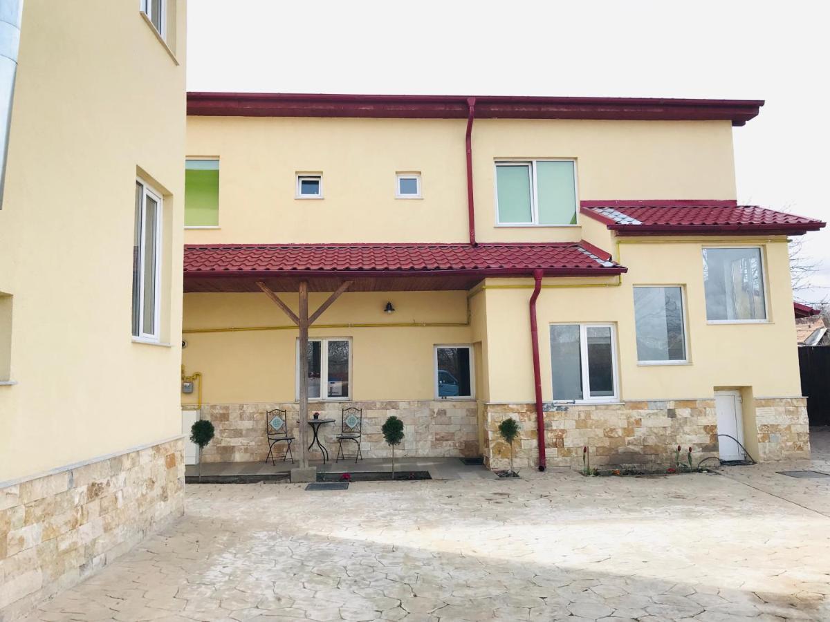 Мотель Casa Ryana Self Check-In Джилэу Экстерьер фото