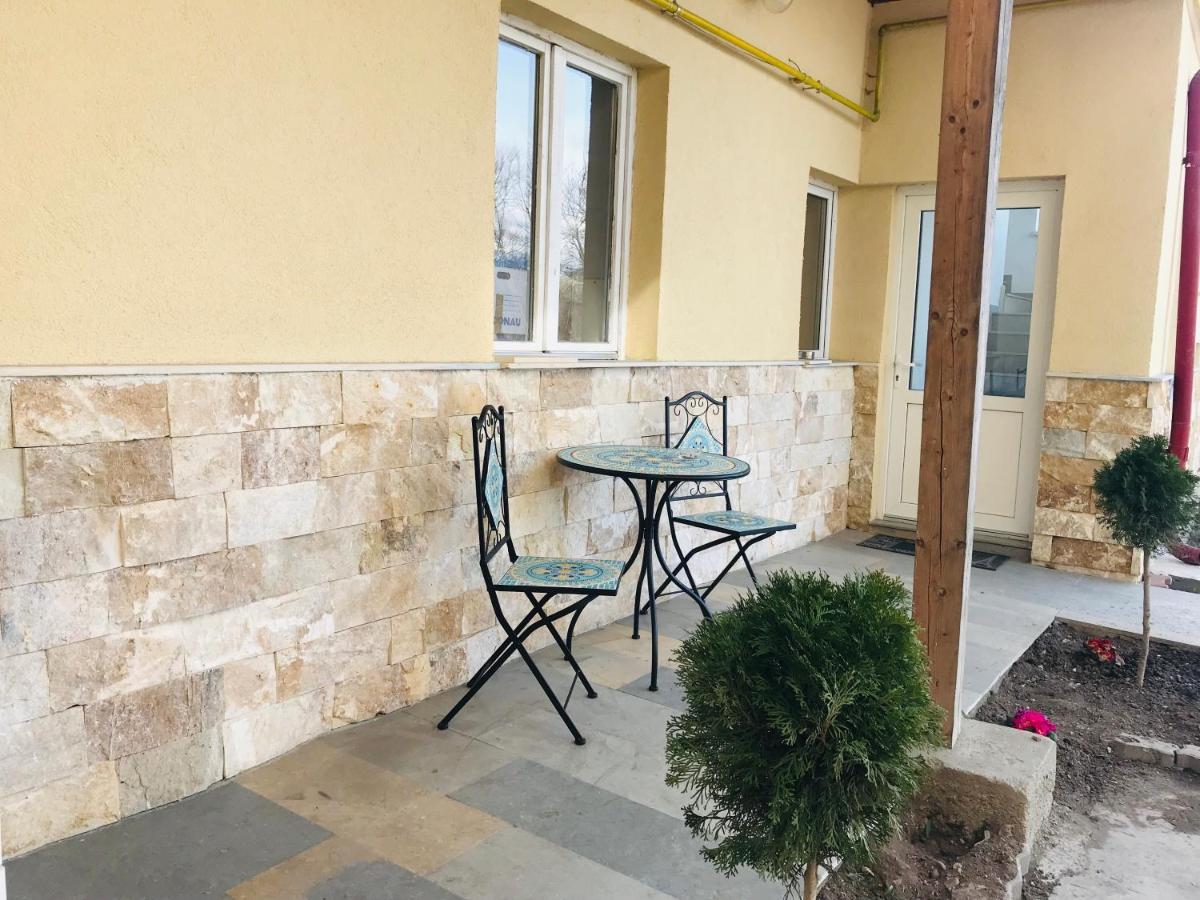 Мотель Casa Ryana Self Check-In Джилэу Экстерьер фото