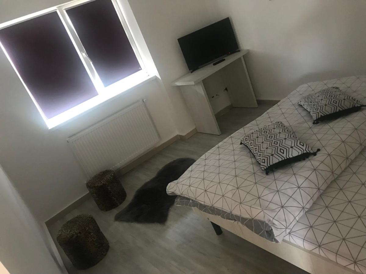 Мотель Casa Ryana Self Check-In Джилэу Экстерьер фото