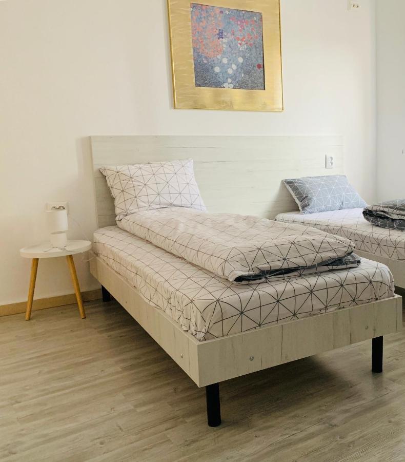 Мотель Casa Ryana Self Check-In Джилэу Экстерьер фото