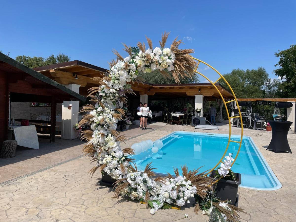 Мотель Casa Ryana Self Check-In Джилэу Экстерьер фото
