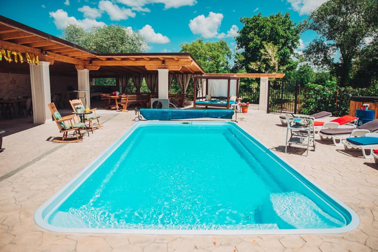 Мотель Casa Ryana Self Check-In Джилэу Экстерьер фото