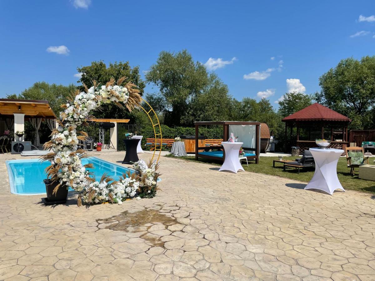 Мотель Casa Ryana Self Check-In Джилэу Экстерьер фото