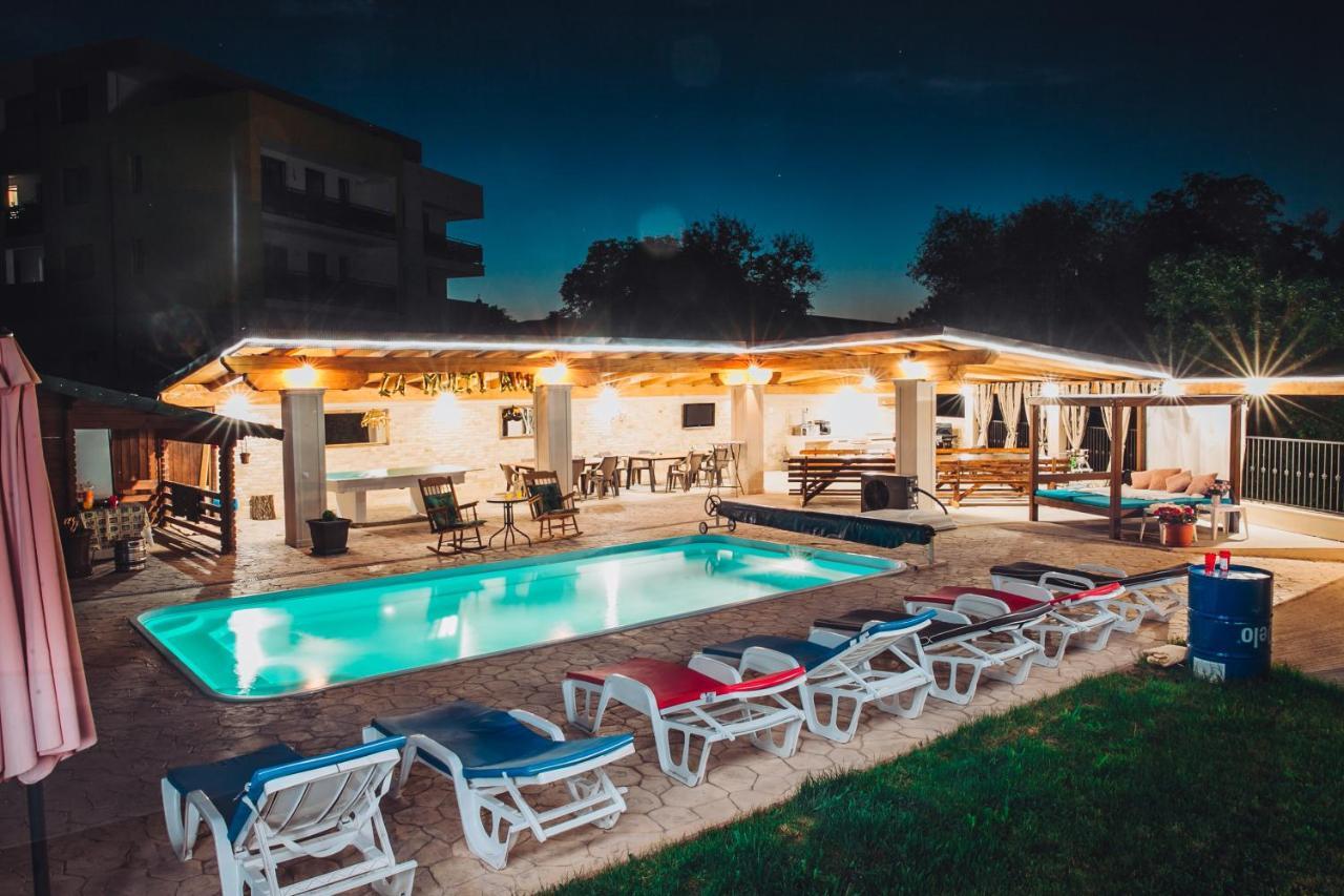 Мотель Casa Ryana Self Check-In Джилэу Экстерьер фото